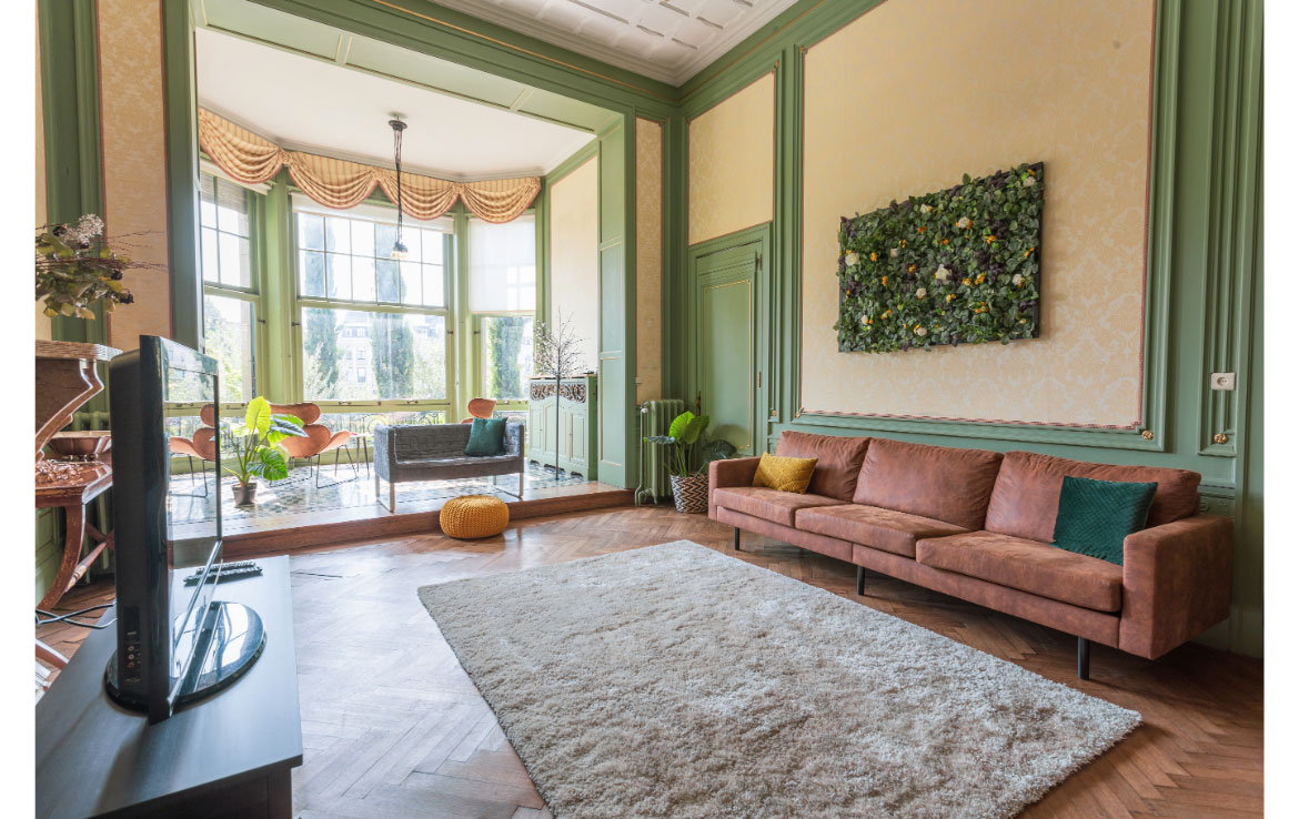 colive-coliving-collocation-maison-partagée-collocataires-Bruxelles-merode-grand-commun-salon-moderne-avec-meubles