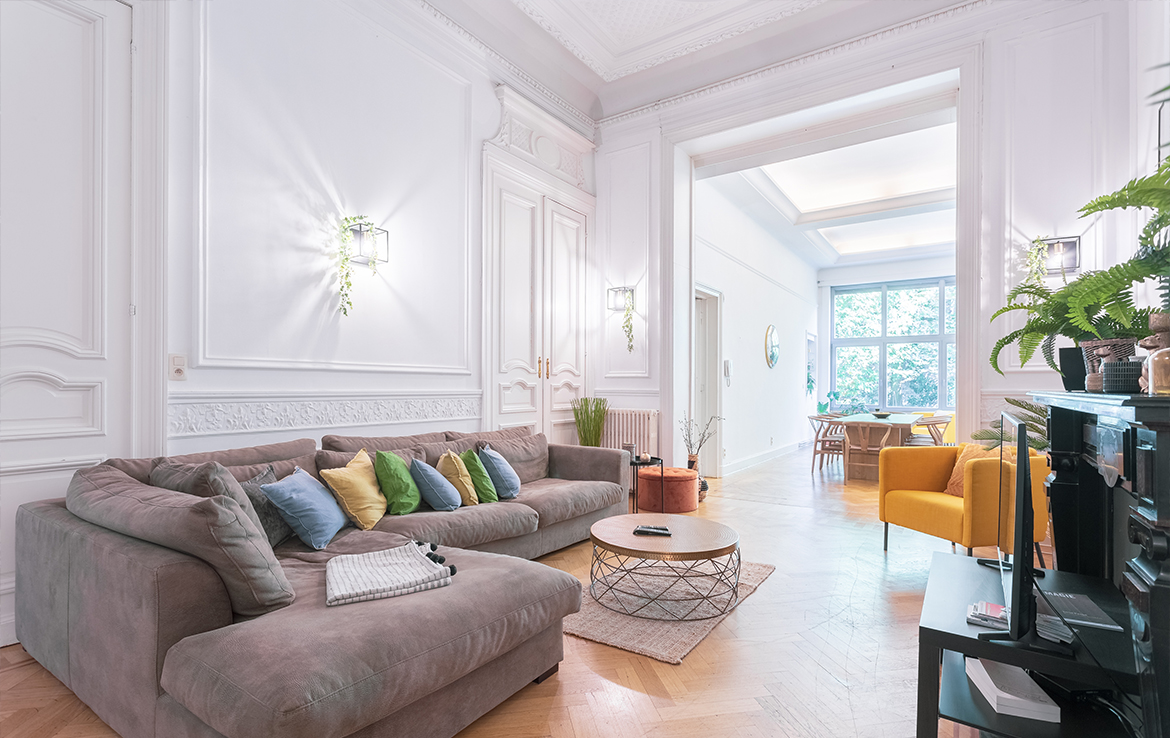 colive-coliving-collocation-maison-partagée-collocataires-Place-Stéphanie-grand-salon-modern-avec-meubles
