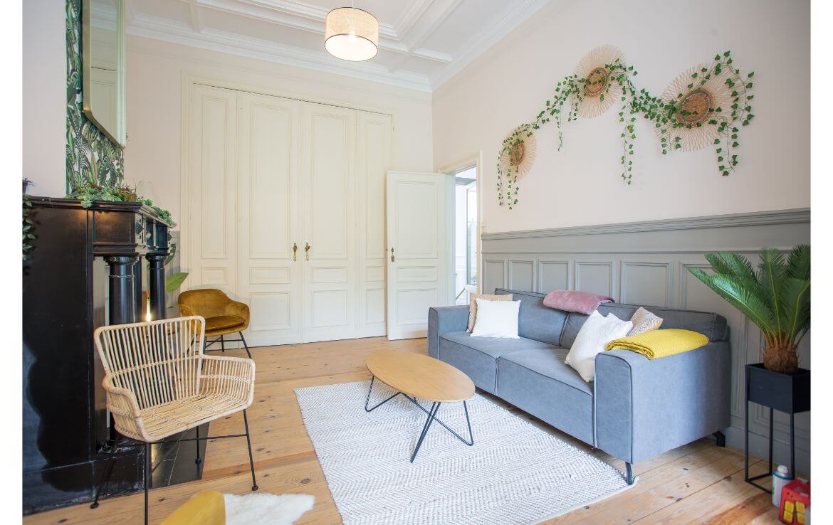 colive-coliving-collocation-maison-partagée-collocataires-Bruxelles-Darwin-salon-moderne-avec-meubles
