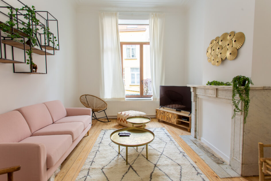 colive-coliving-collocation-maison-partagée-collocataires-Bruxelles-germoir-salon-équipé-avec-meubles-moderne