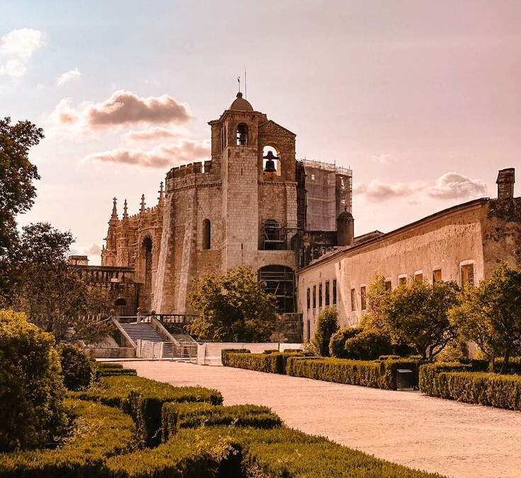 Best Day Trips from Lisbon: Discover the Most Beautiful Towns Near the City